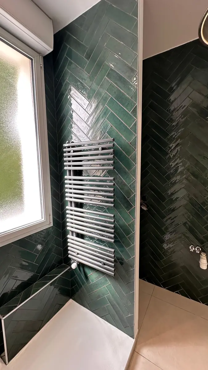 Salle de bain carrelée rénovée